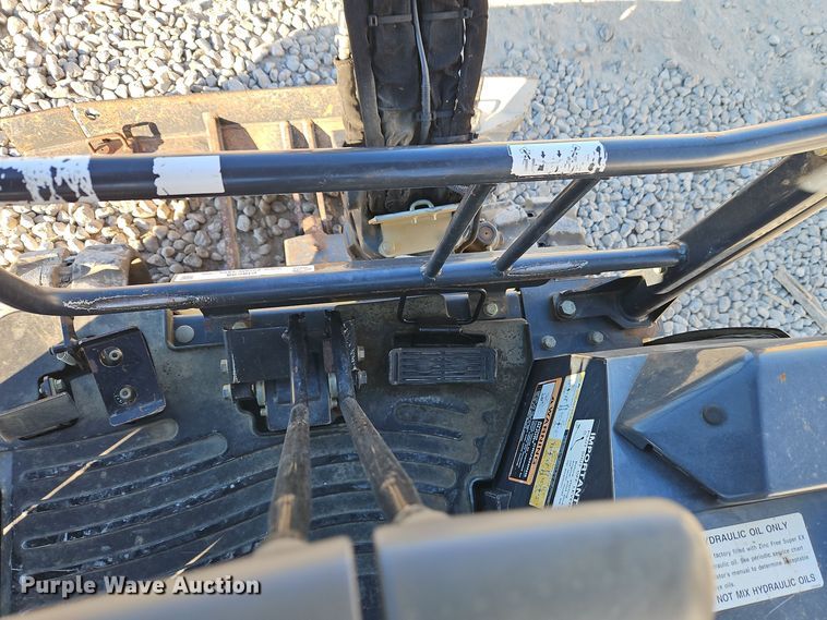 image for item EI8698 2015 John Deere 17G mini excavator