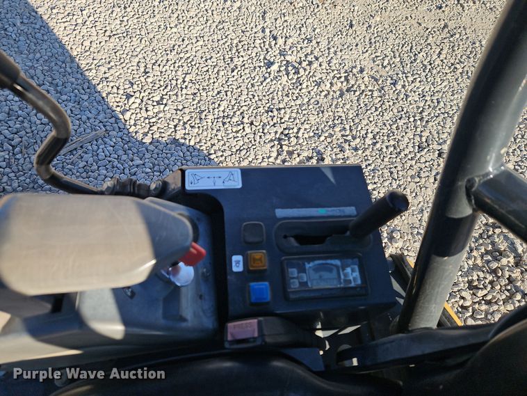 image for item EI8698 2015 John Deere 17G mini excavator