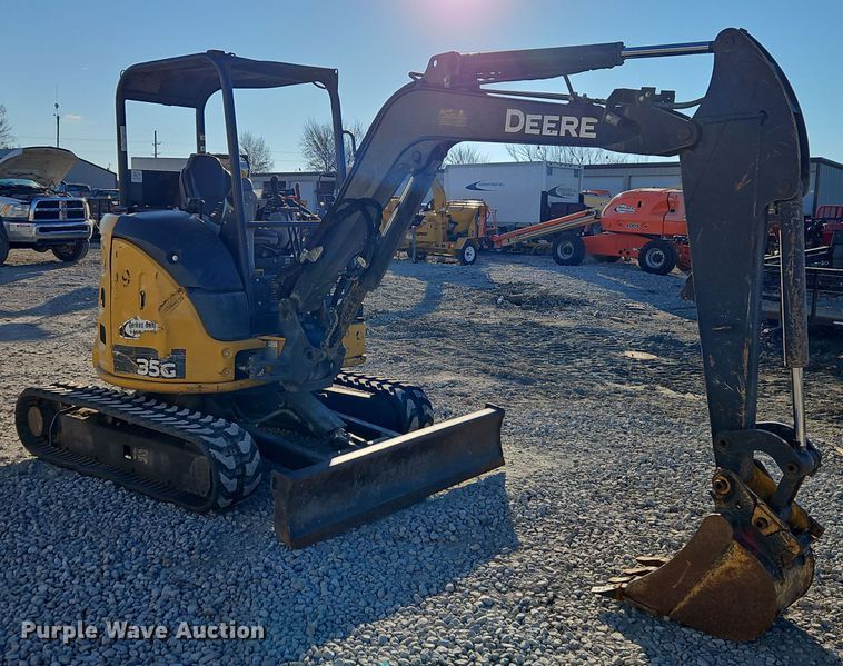 image for item EI8699 2019 John Deere 35G mini excavator