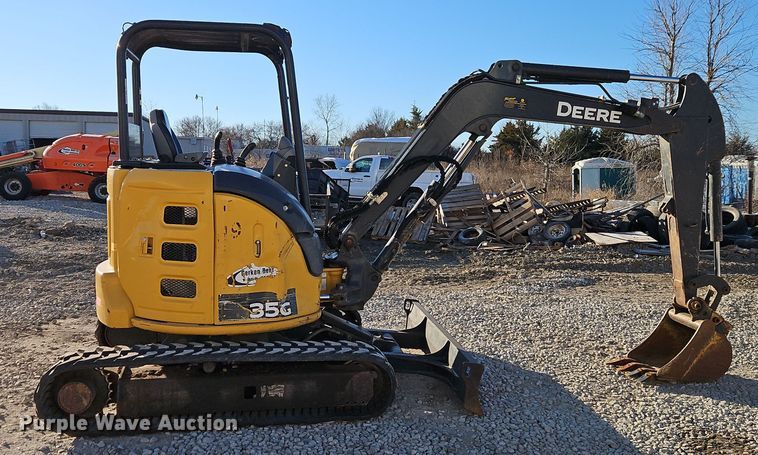 image for item EI8699 2019 John Deere 35G mini excavator