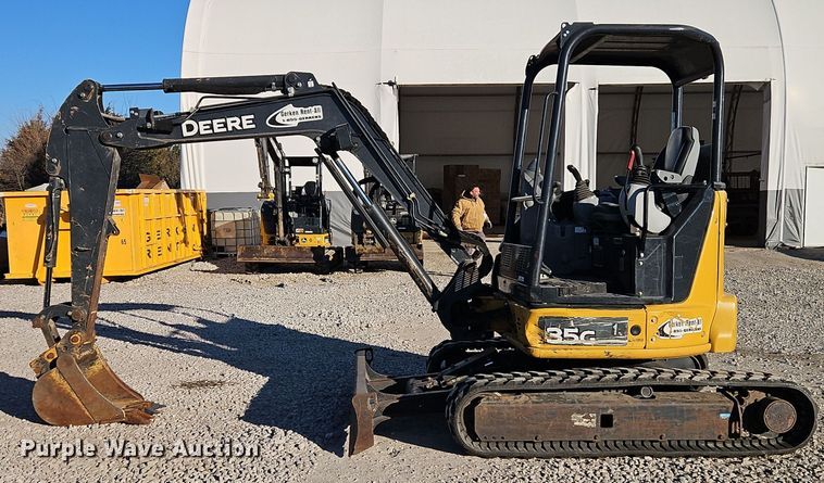 image for item EI8699 2019 John Deere 35G mini excavator