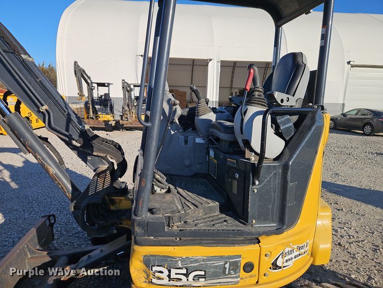 image for item EI8699 2019 John Deere 35G mini excavator