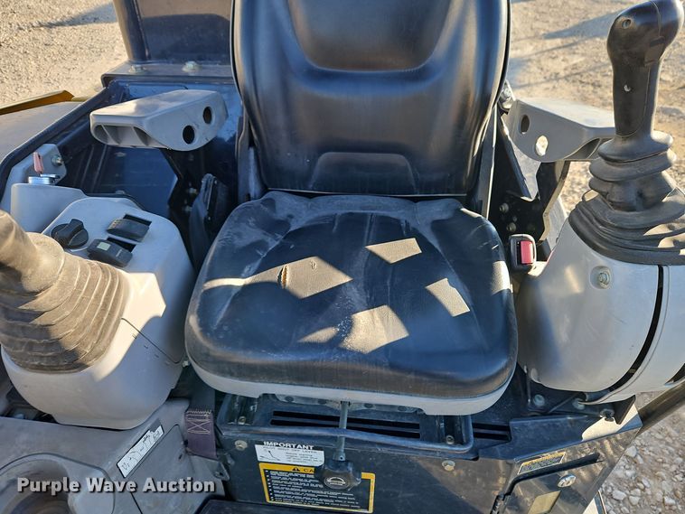 image for item EI8699 2019 John Deere 35G mini excavator