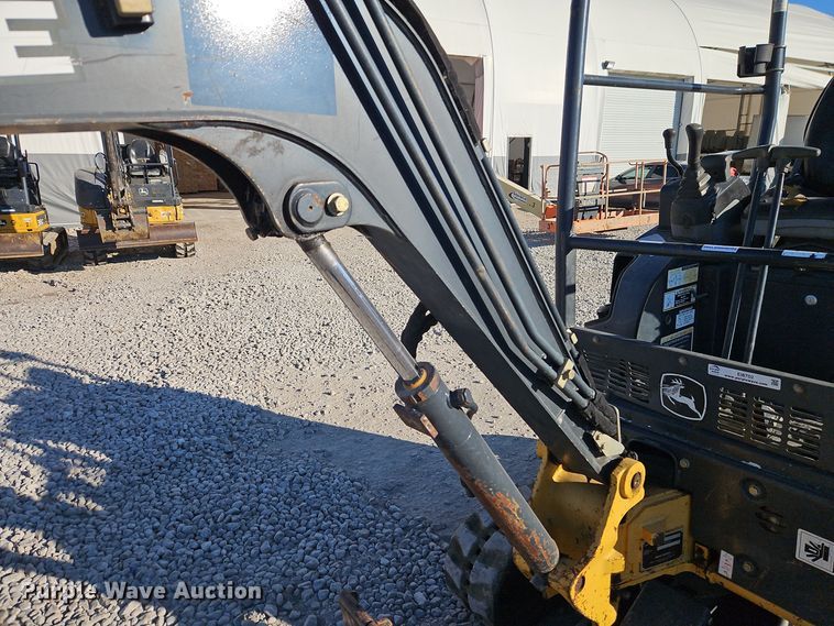 image for item EI8702 2012 John Deere 17D mini excavator