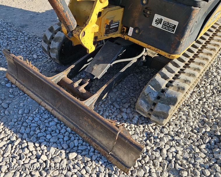 image for item EI8702 2012 John Deere 17D mini excavator