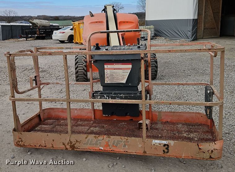 image for item EI8706 2004 JLG 400S boom lift