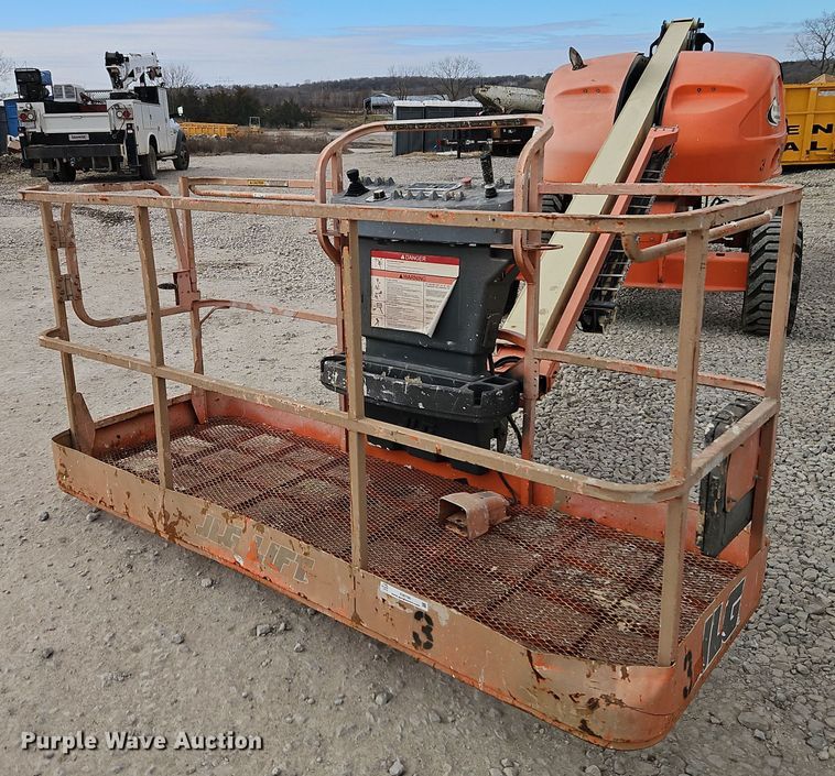 image for item EI8706 2004 JLG 400S boom lift