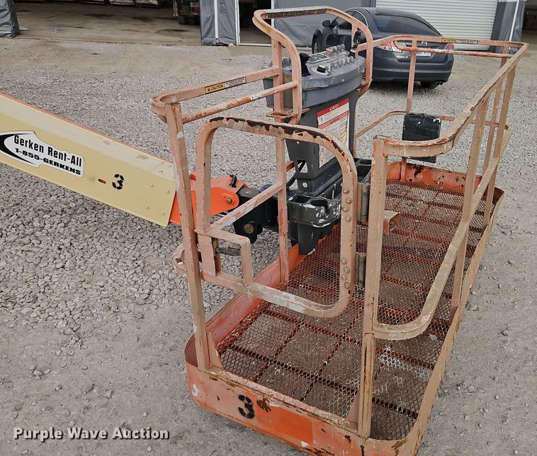 image for item EI8706 2004 JLG 400S boom lift