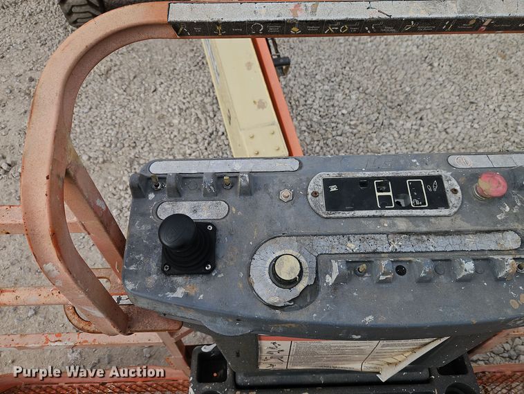 image for item EI8706 2004 JLG 400S boom lift