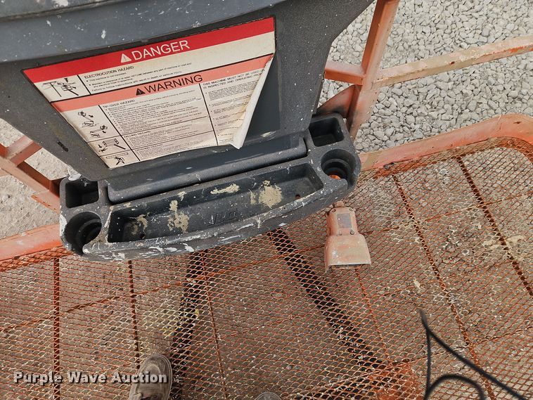 image for item EI8706 2004 JLG 400S boom lift