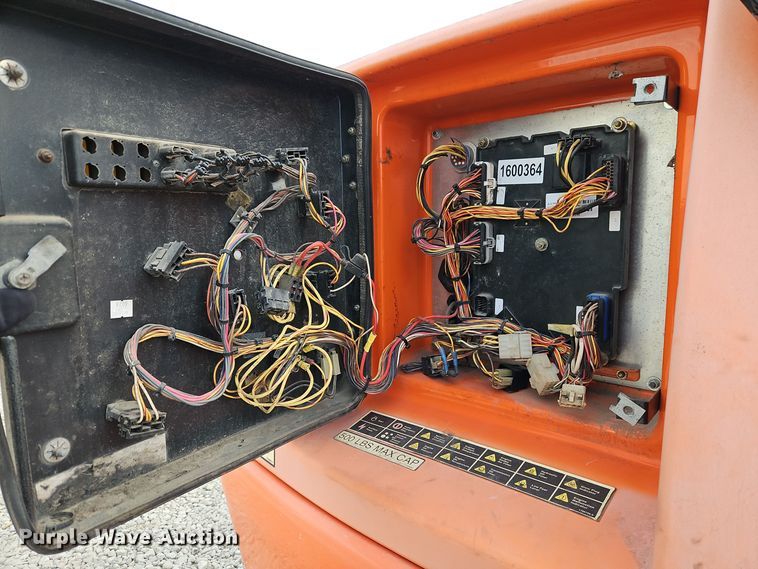 image for item EI8706 2004 JLG 400S boom lift