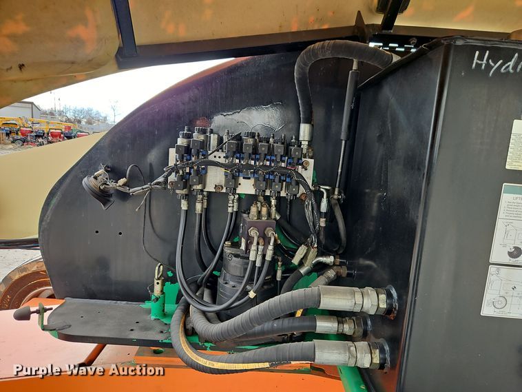 image for item EI8706 2004 JLG 400S boom lift