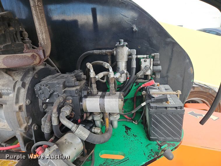 image for item EI8706 2004 JLG 400S boom lift