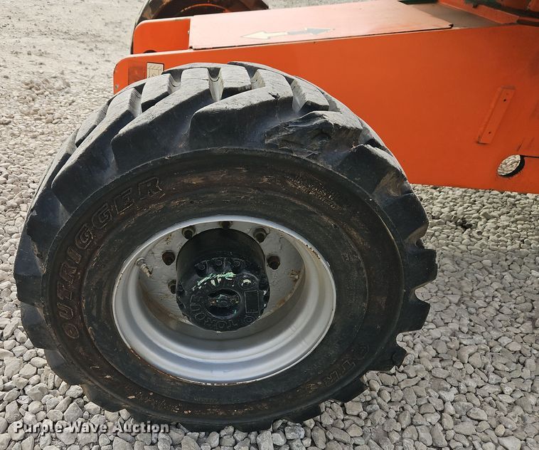 image for item EI8706 2004 JLG 400S boom lift