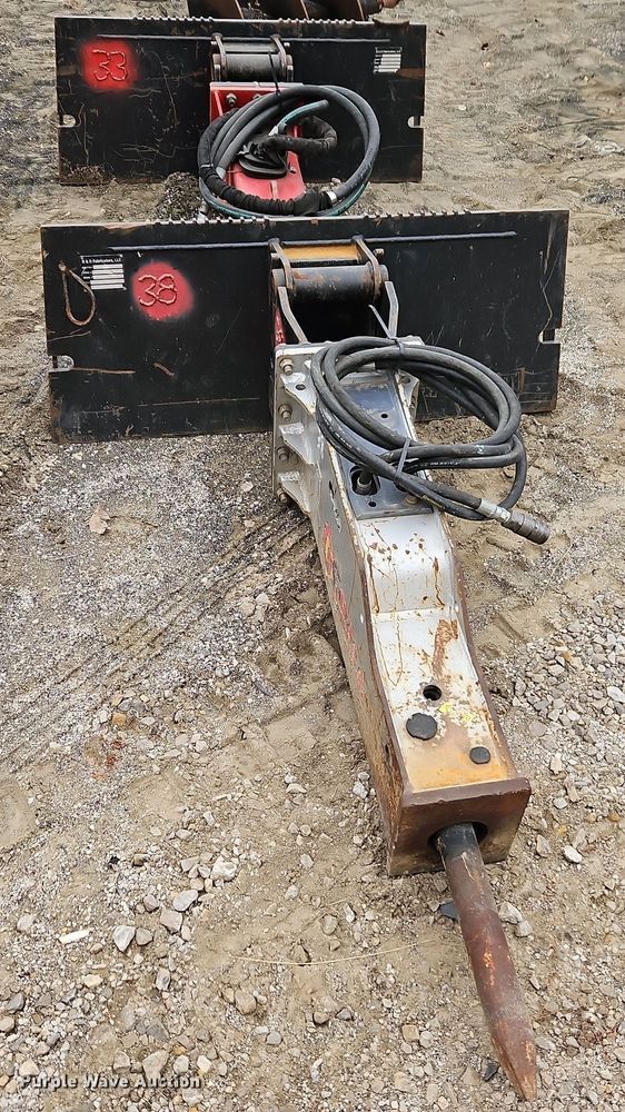image for item EI8730 (2) Skid steer breaker