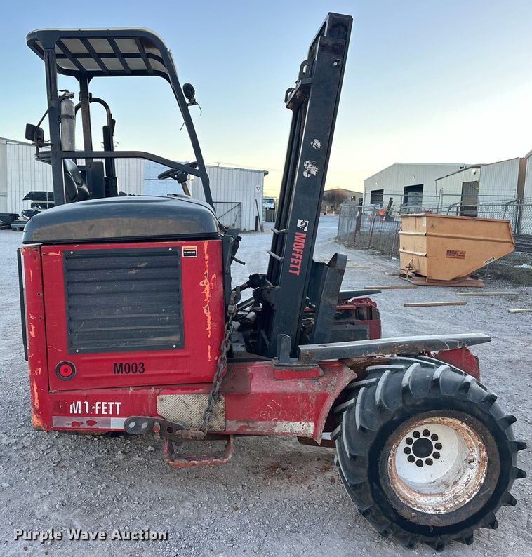 image for item EJ5273 2006 Moffett M55 forklift