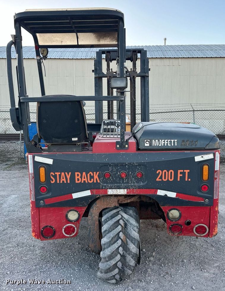 image for item EJ5273 2006 Moffett M55 forklift