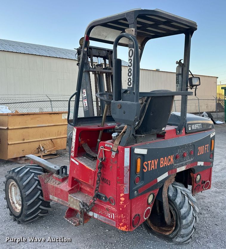 image for item EJ5273 2006 Moffett M55 forklift