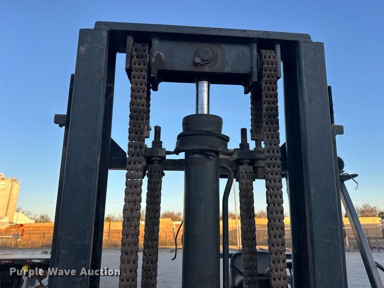 image for item EJ5273 2006 Moffett M55 forklift