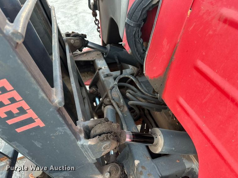 image for item EJ5273 2006 Moffett M55 forklift