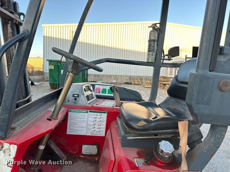 image for item EJ5273 2006 Moffett M55 forklift