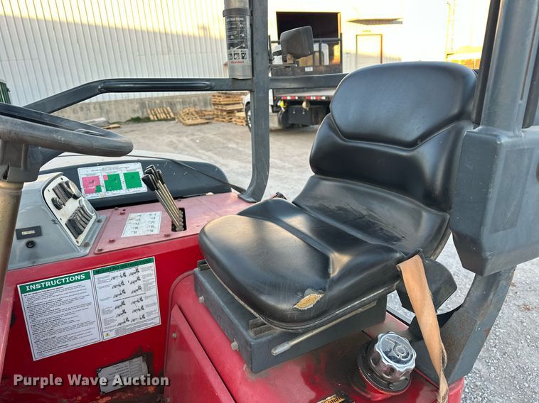 image for item EJ5273 2006 Moffett M55 forklift