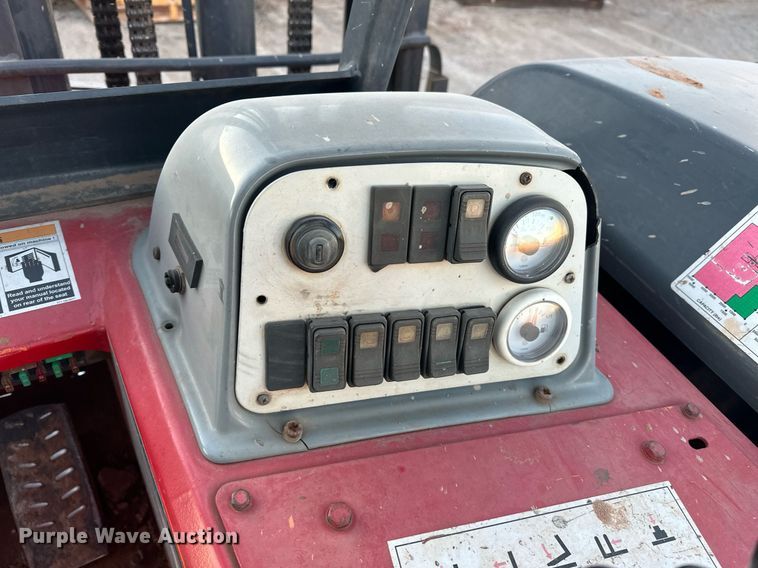 image for item EJ5273 2006 Moffett M55 forklift