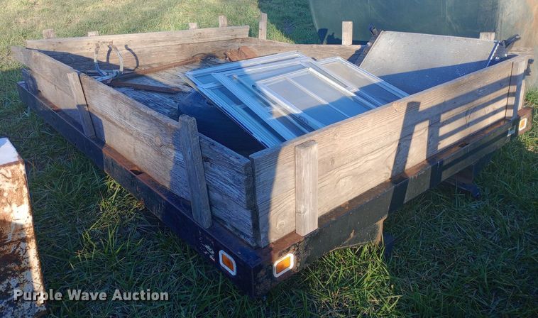 image for item EN8652 Knapheide flatbed