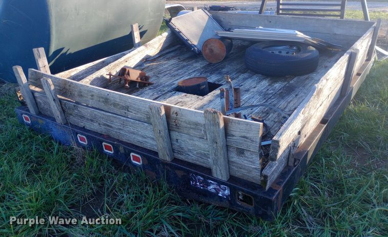 image for item EN8652 Knapheide flatbed