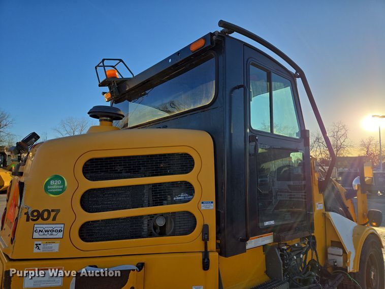 image for item EQ3854 2012 Elgin  Pelican  street sweeper 