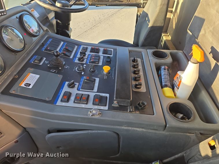 image for item EQ3854 2012 Elgin  Pelican  street sweeper 