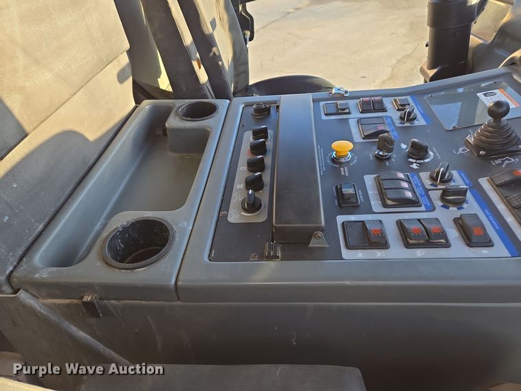 image for item EQ3854 2012 Elgin  Pelican  street sweeper 