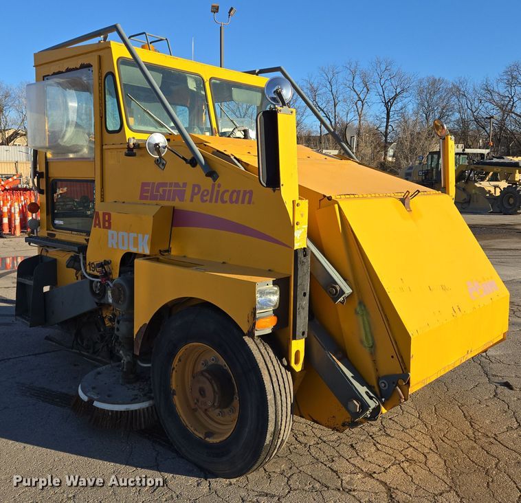 image for item EQ3855 2004 Elgin Pelican  street sweeper