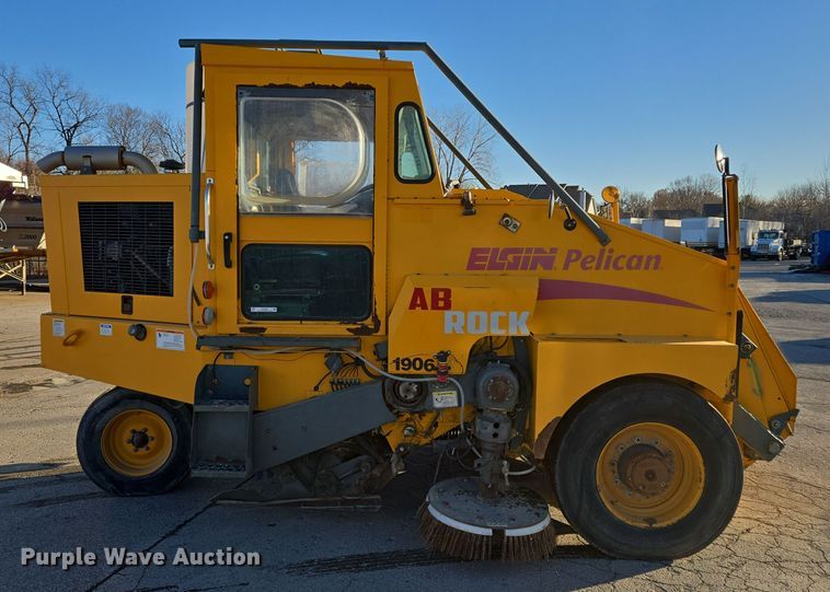 image for item EQ3855 2004 Elgin Pelican  street sweeper