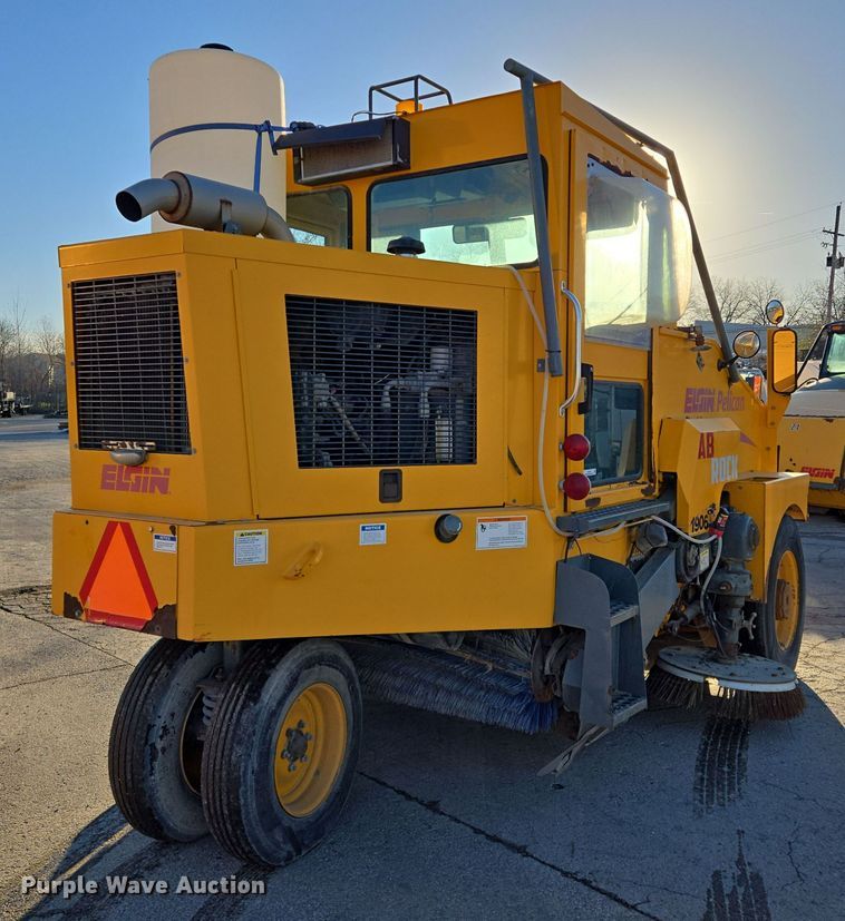 image for item EQ3855 2004 Elgin Pelican  street sweeper