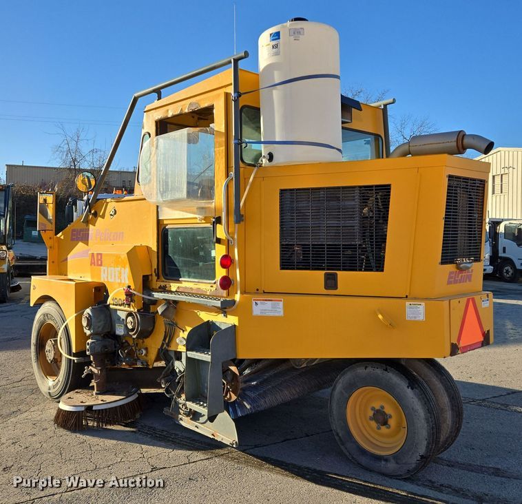 image for item EQ3855 2004 Elgin Pelican  street sweeper