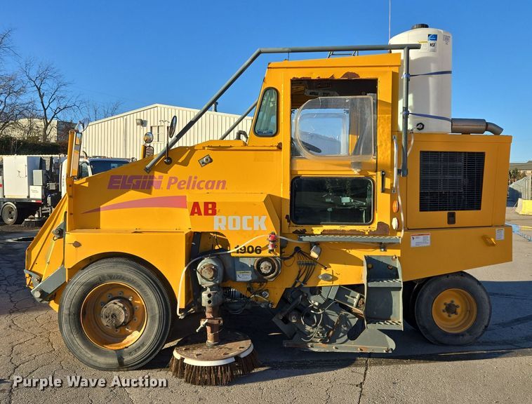 image for item EQ3855 2004 Elgin Pelican  street sweeper