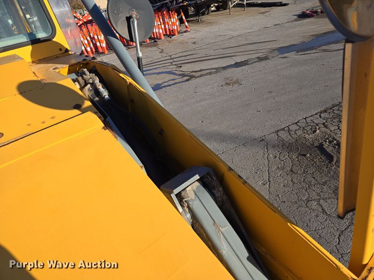 image for item EQ3855 2004 Elgin Pelican  street sweeper