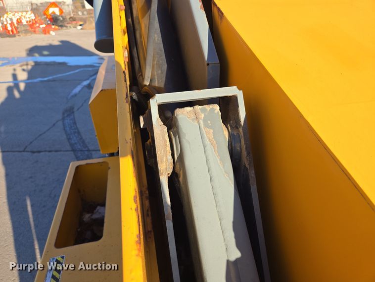 image for item EQ3855 2004 Elgin Pelican  street sweeper