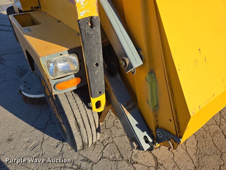 image for item EQ3855 2004 Elgin Pelican  street sweeper