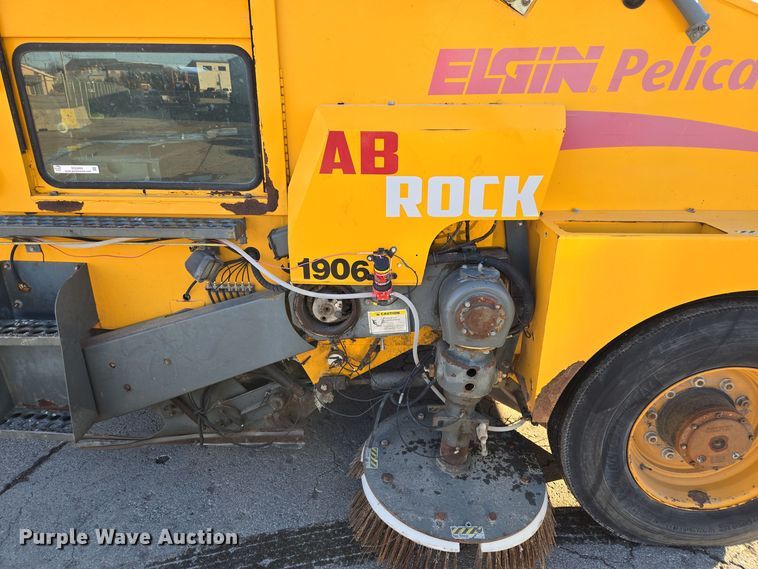 image for item EQ3855 2004 Elgin Pelican  street sweeper