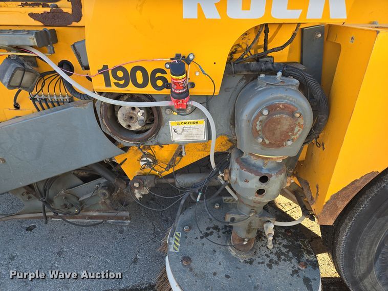 image for item EQ3855 2004 Elgin Pelican  street sweeper