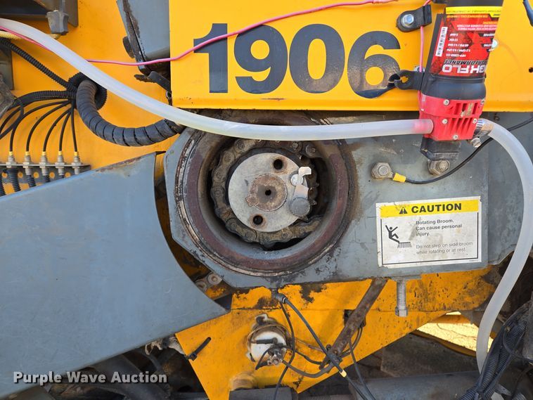 image for item EQ3855 2004 Elgin Pelican  street sweeper