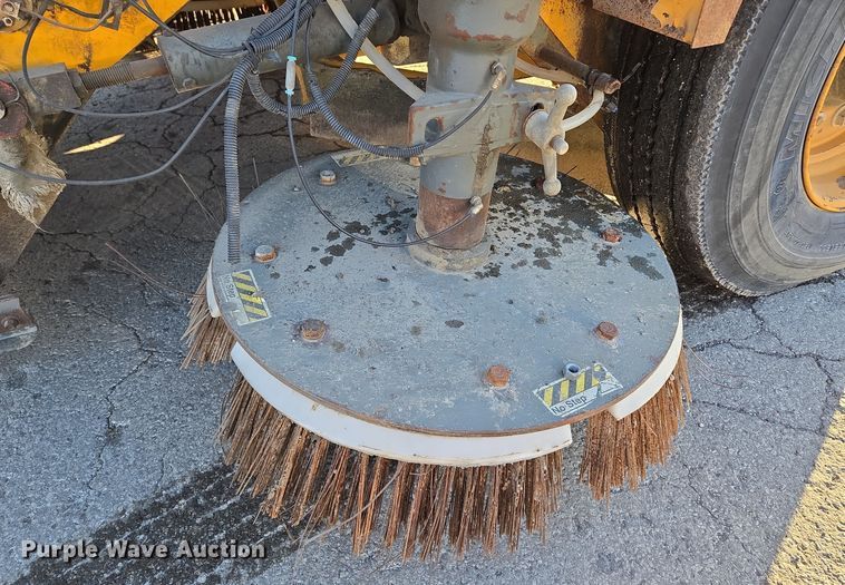image for item EQ3855 2004 Elgin Pelican  street sweeper