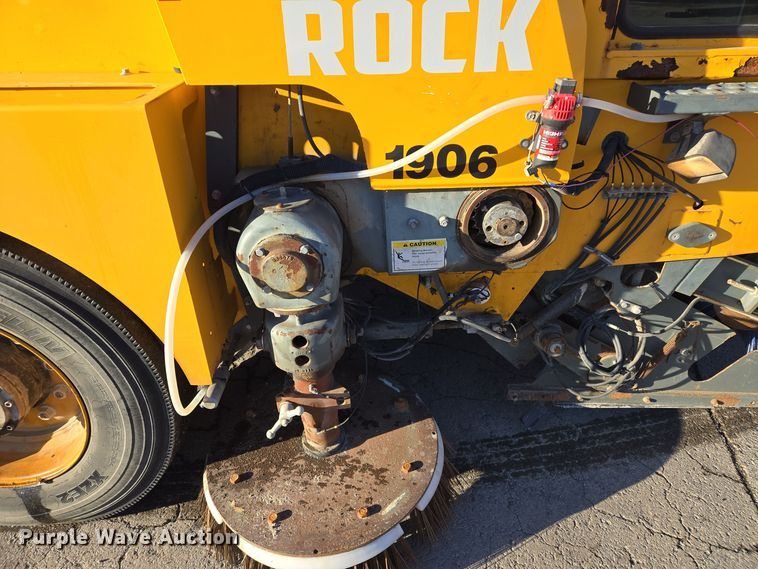 image for item EQ3855 2004 Elgin Pelican  street sweeper