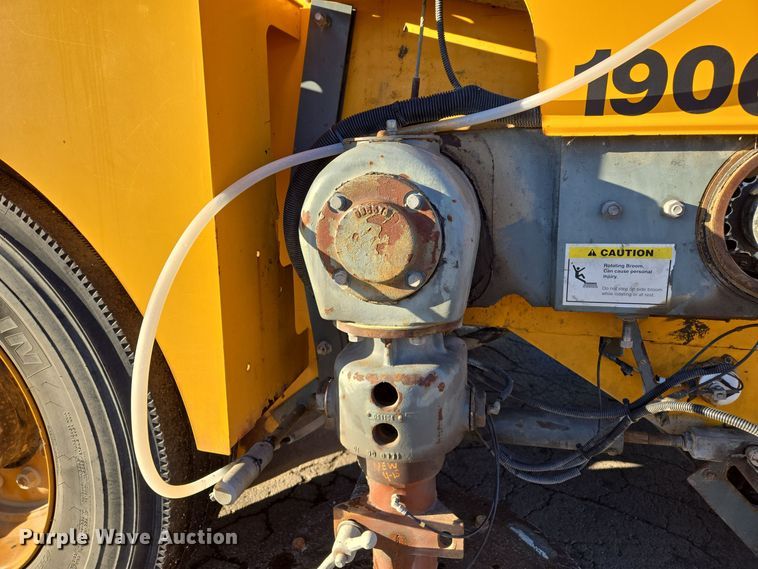 image for item EQ3855 2004 Elgin Pelican  street sweeper