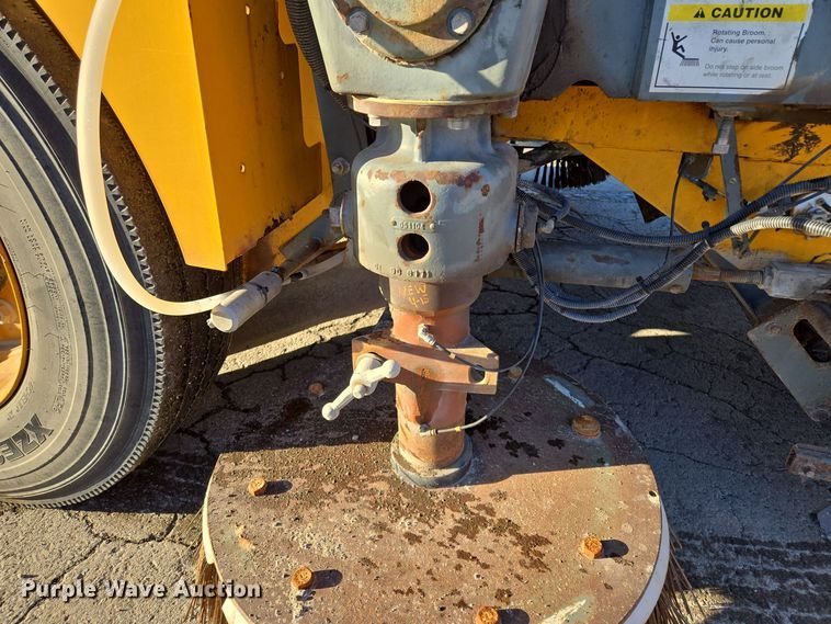 image for item EQ3855 2004 Elgin Pelican  street sweeper