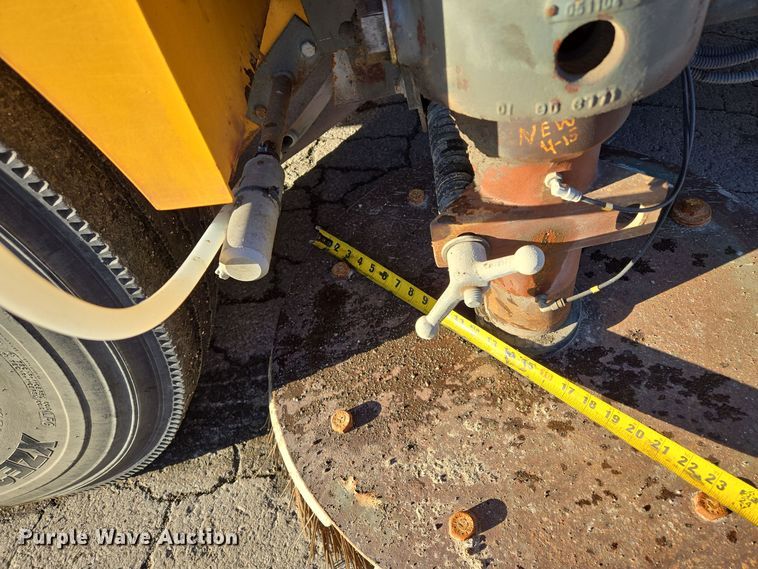 image for item EQ3855 2004 Elgin Pelican  street sweeper