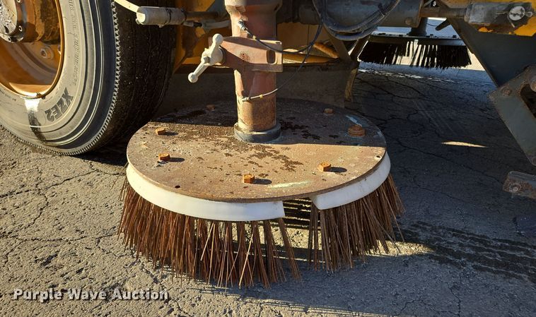 image for item EQ3855 2004 Elgin Pelican  street sweeper