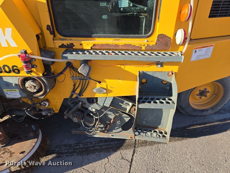 image for item EQ3855 2004 Elgin Pelican  street sweeper